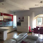 Il Castello - In Zona Residenziale Daire