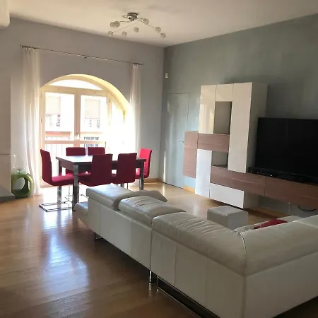 Il Castello - In Zona Residenziale モデナ
