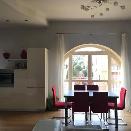 Il Castello - In Zona Residenziale アパート