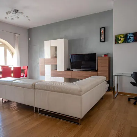 Il Castello - In Zona Residenziale * Modena