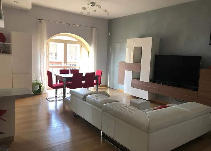 Il Castello - In Zona Residenziale 摩德纳